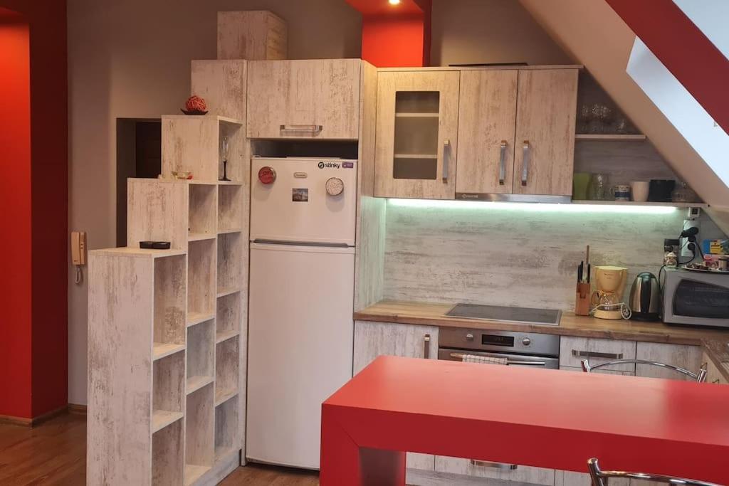Unique Studio- Great Balcony And View! Parking Possibility! Veliko Tarnovo Exterior photo